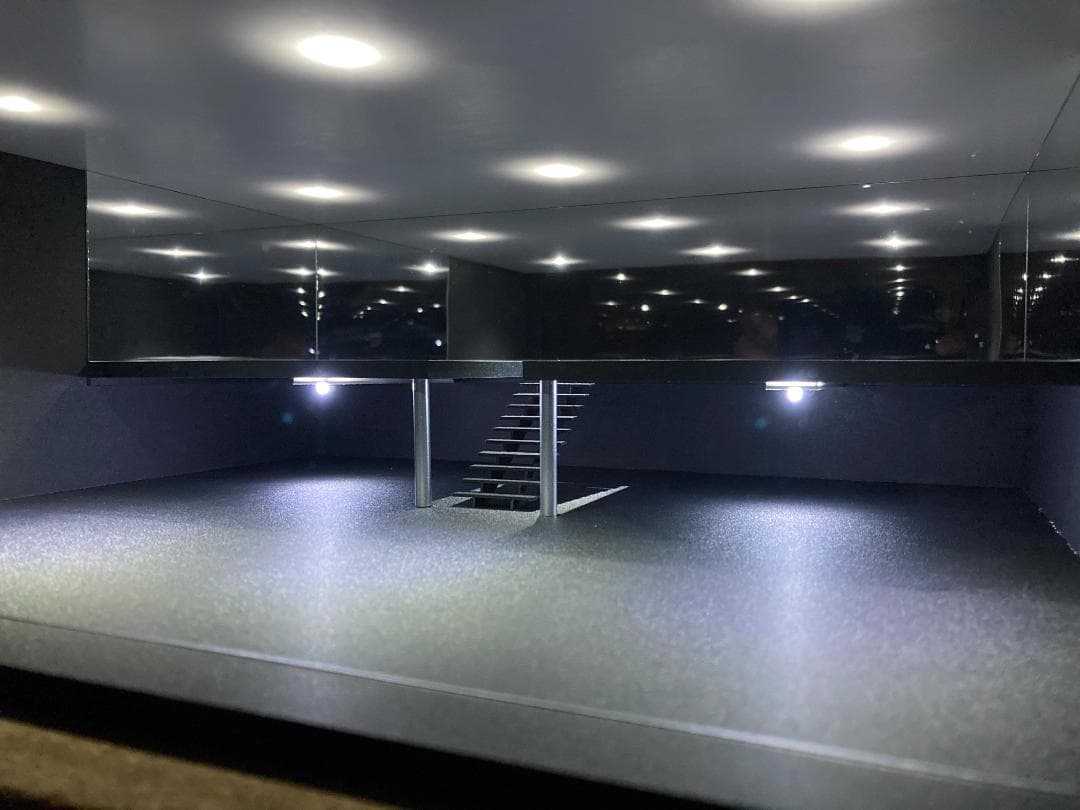 ミニカー専用ジオラマ：1/43 ショールームⅡ（吹き抜けタイプ）週末限定セール！