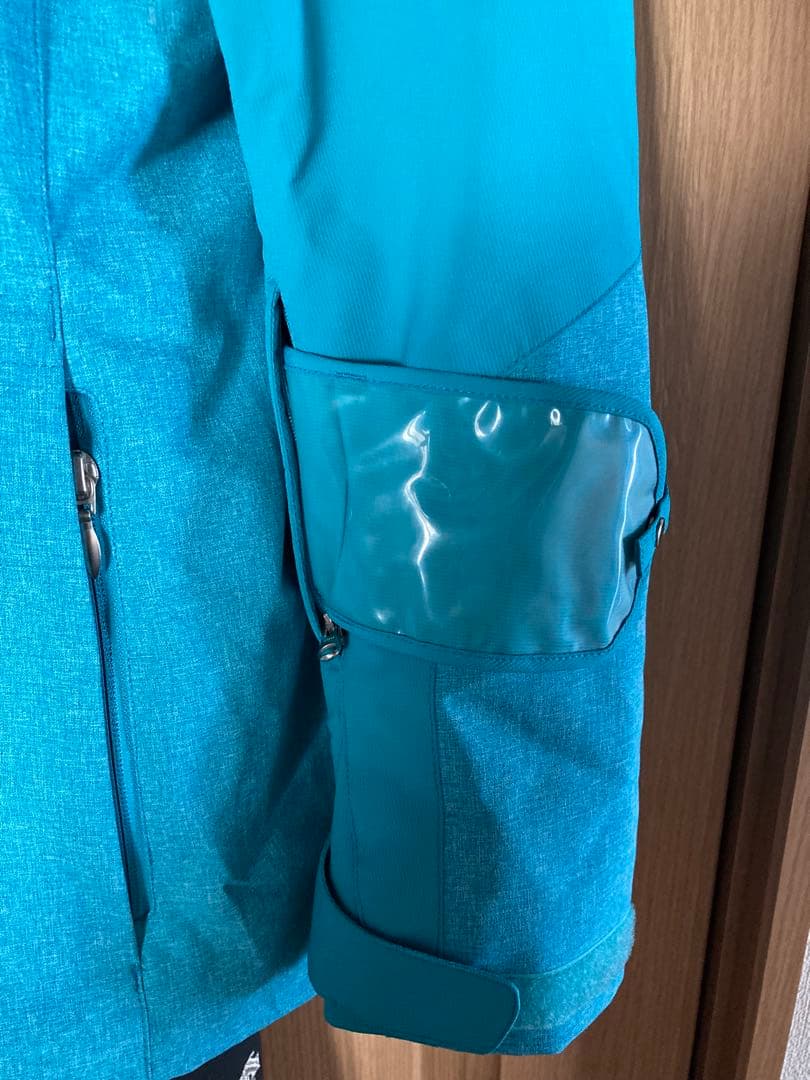 DESCENTE スキー・スノーボード用ジャケットとパンツセット