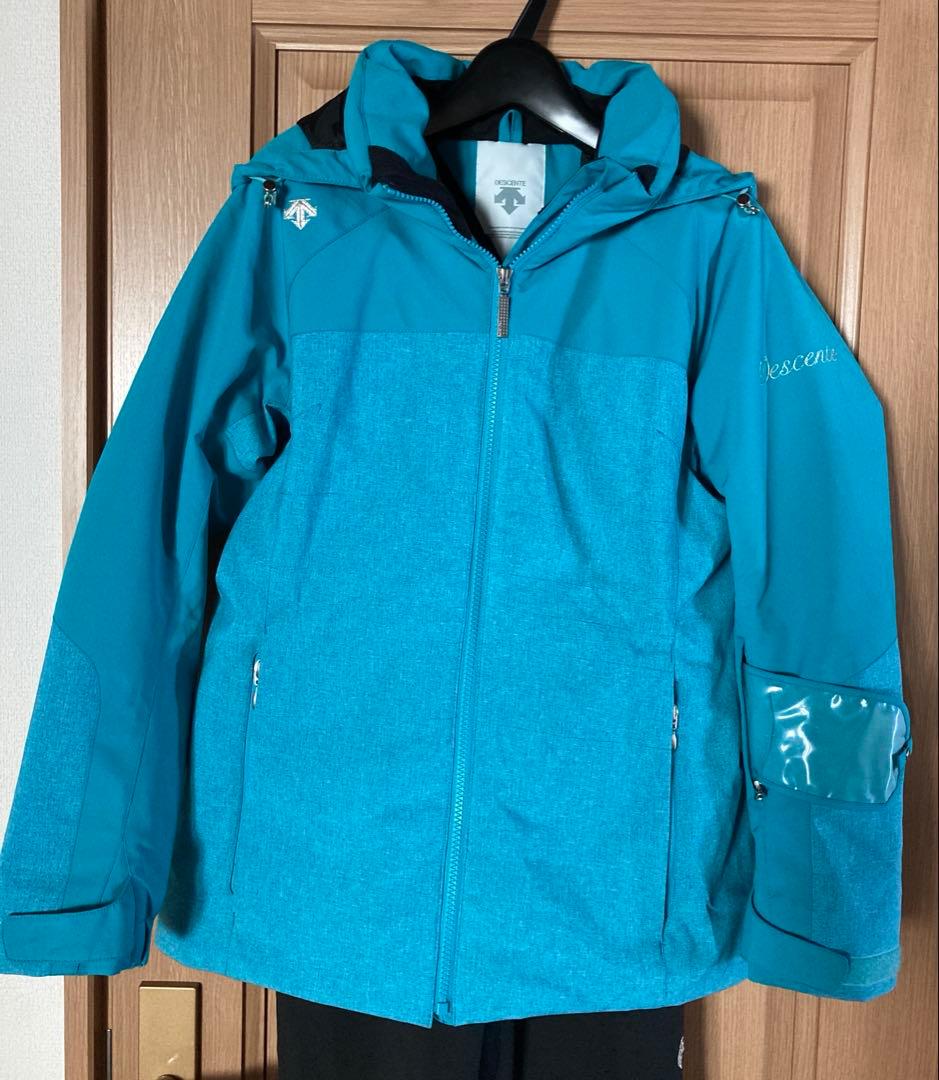 DESCENTE スキー・スノーボード用ジャケットとパンツセット