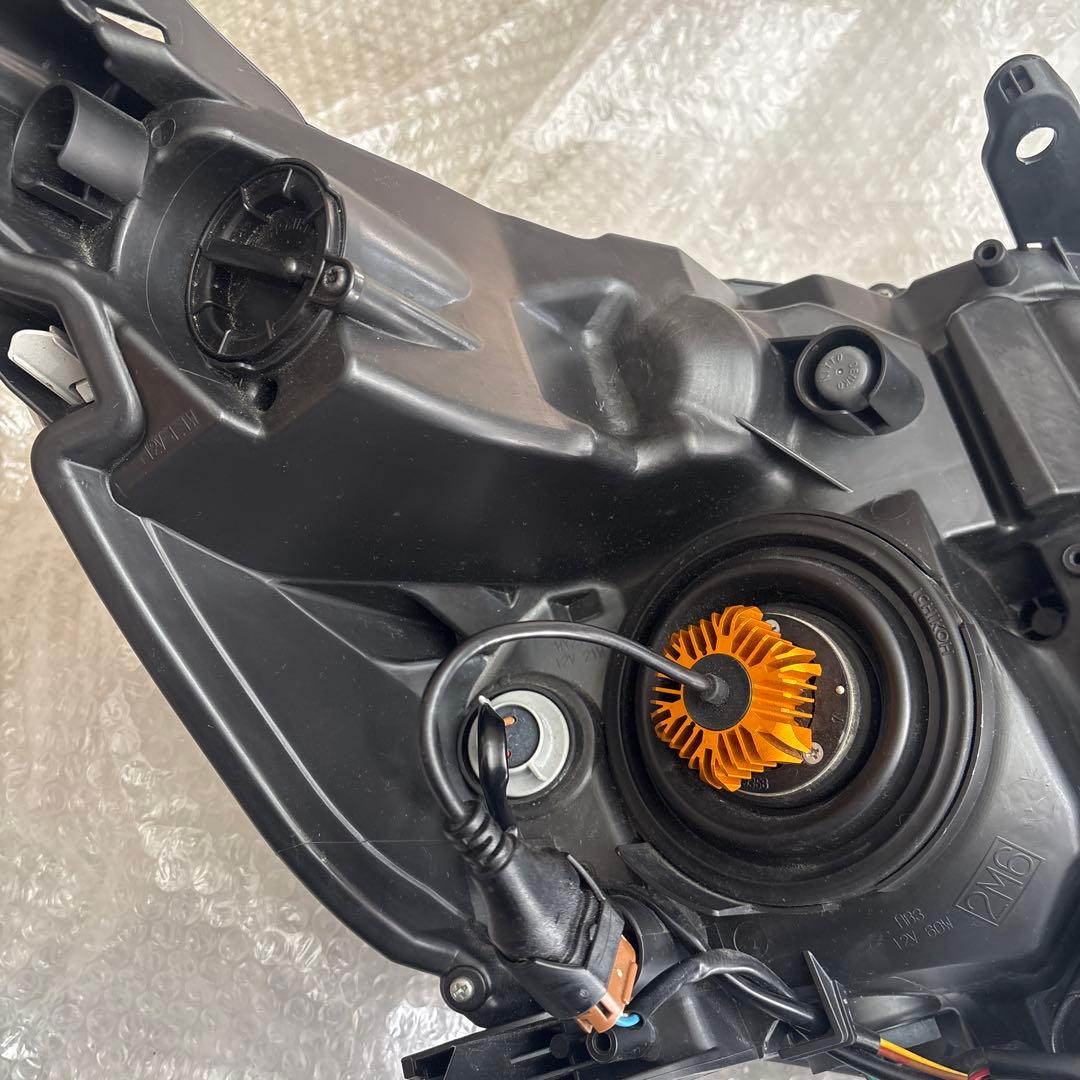 80 前期 ヴォクシー 左 LED ヘッドライト