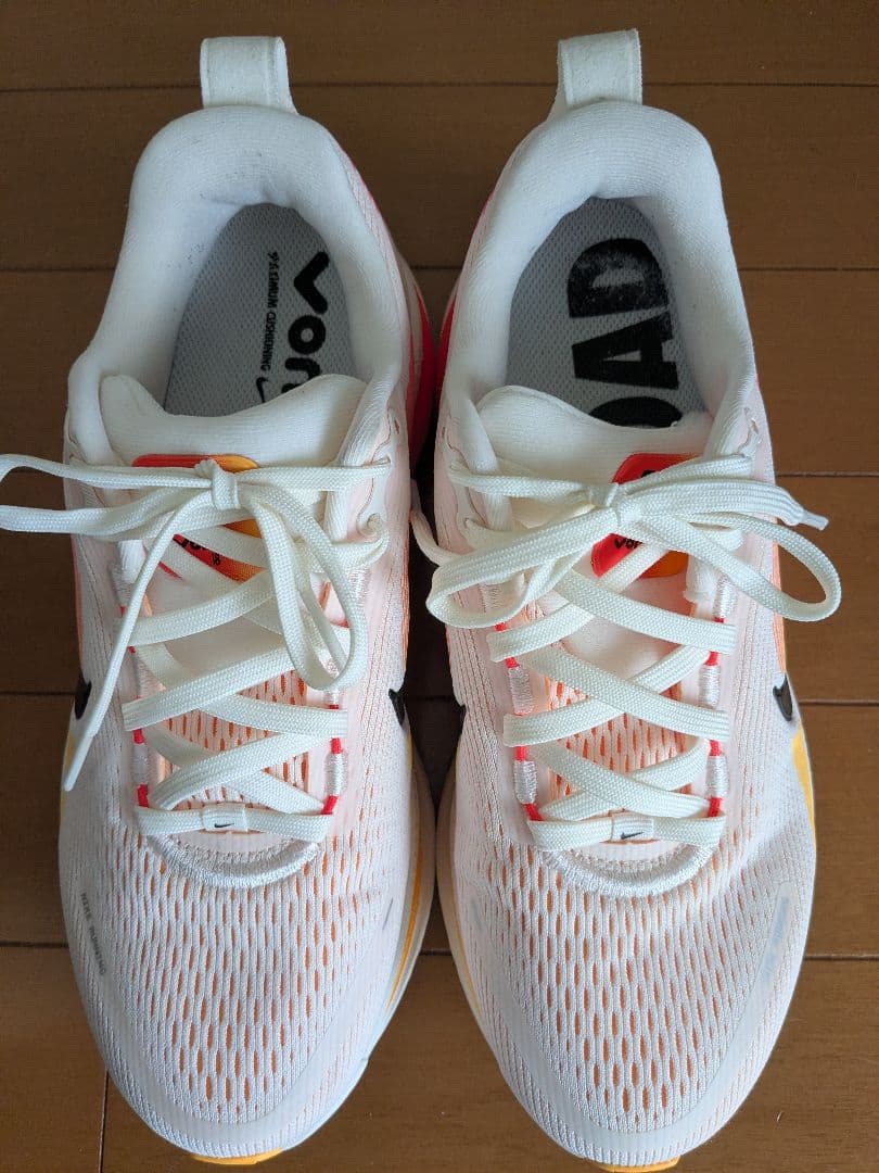 Nike ランニングシューズ ボメロ18 ホワイト/オレンジ/ピンク　24.5