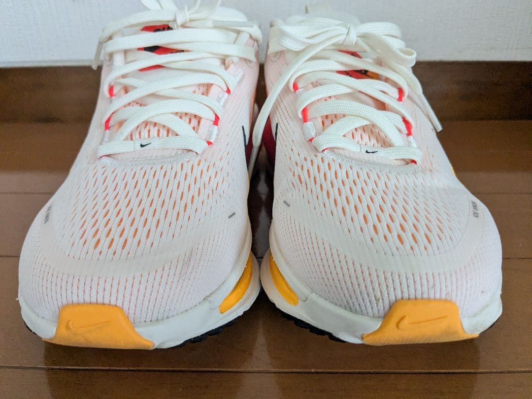 Nike ランニングシューズ ボメロ18 ホワイト/オレンジ/ピンク　24.5