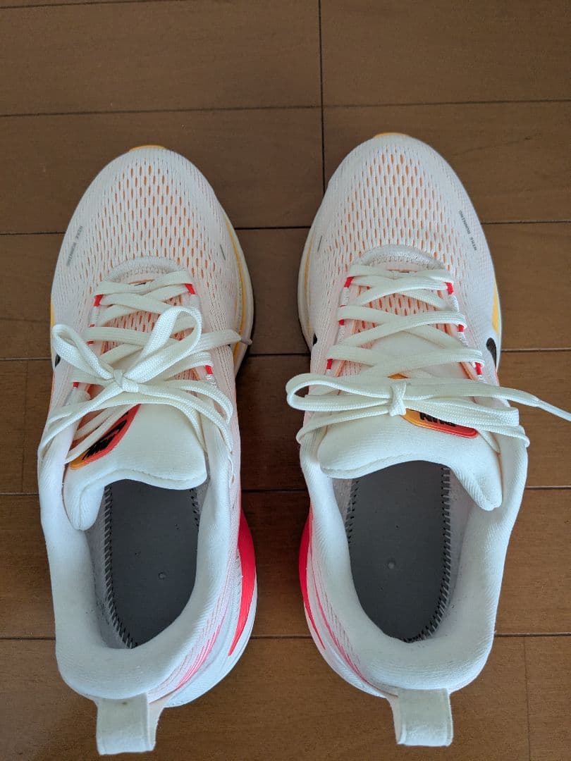 Nike ランニングシューズ ボメロ18 ホワイト/オレンジ/ピンク　24.5