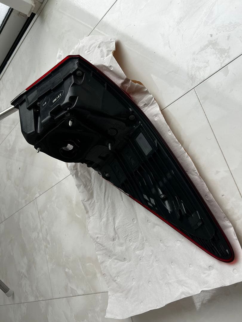 クラウンハイブリッド　アスリート　後期左テールランプ