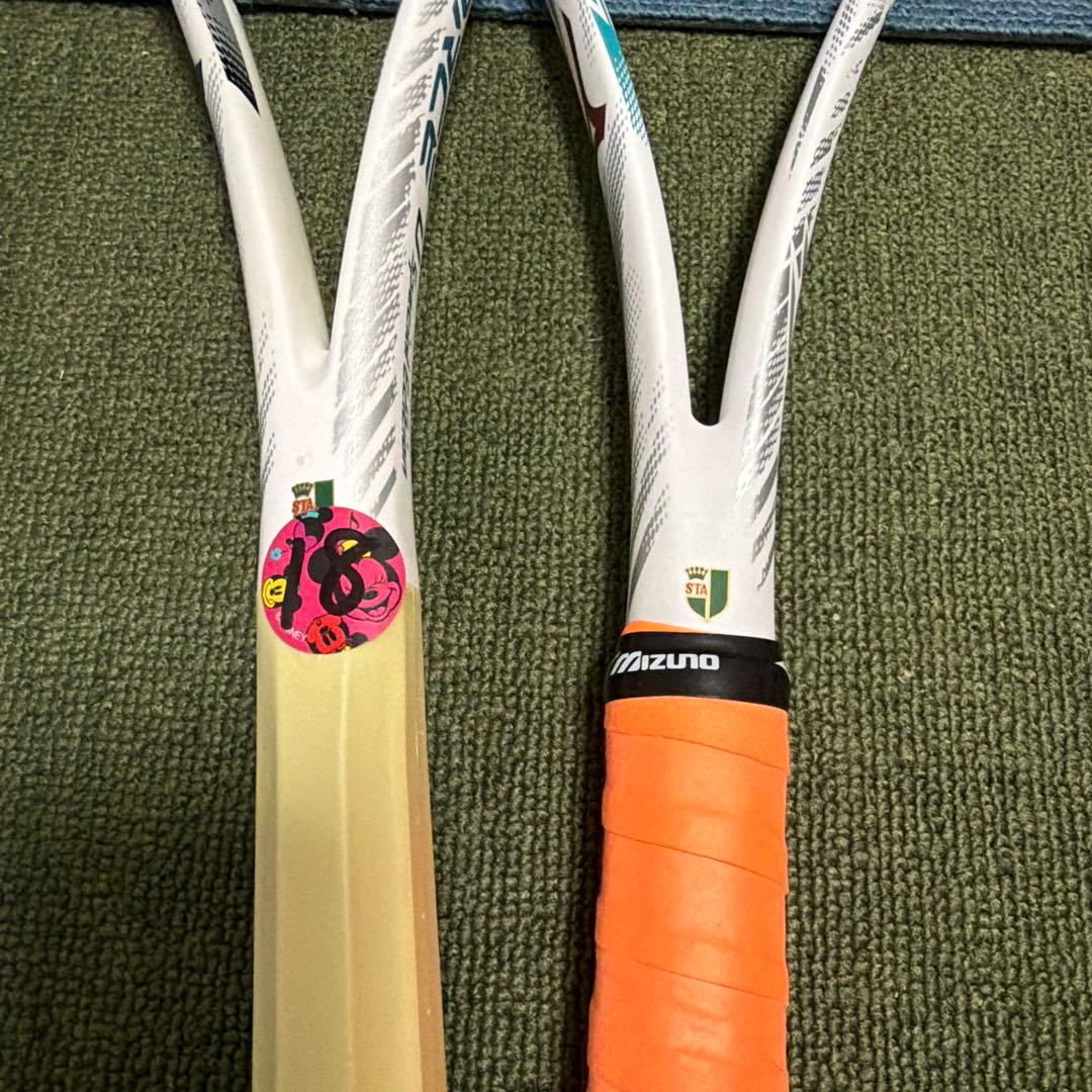 18番 MIZUNOラケット 2本セット