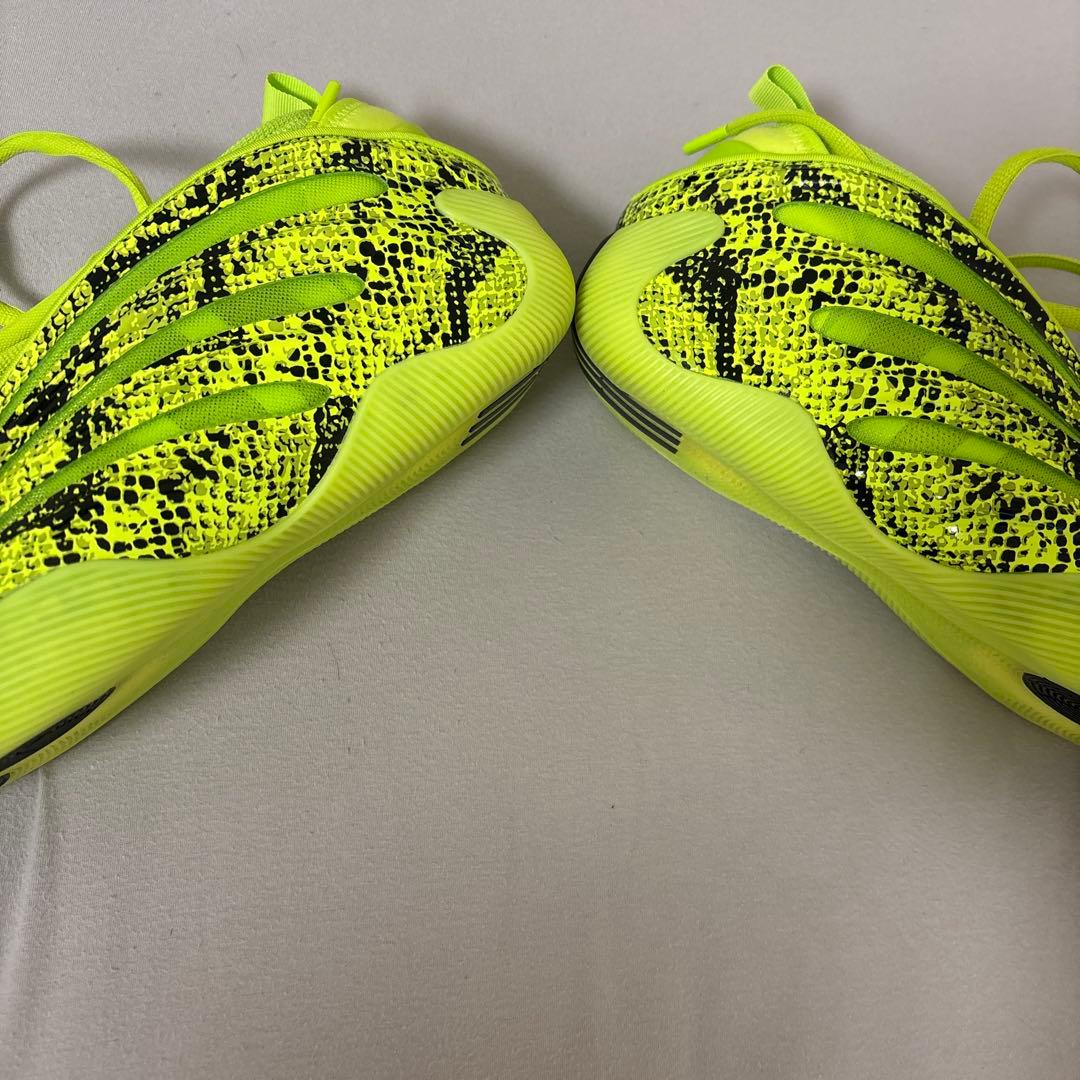 蛍光イエローバスケットボールシューズ