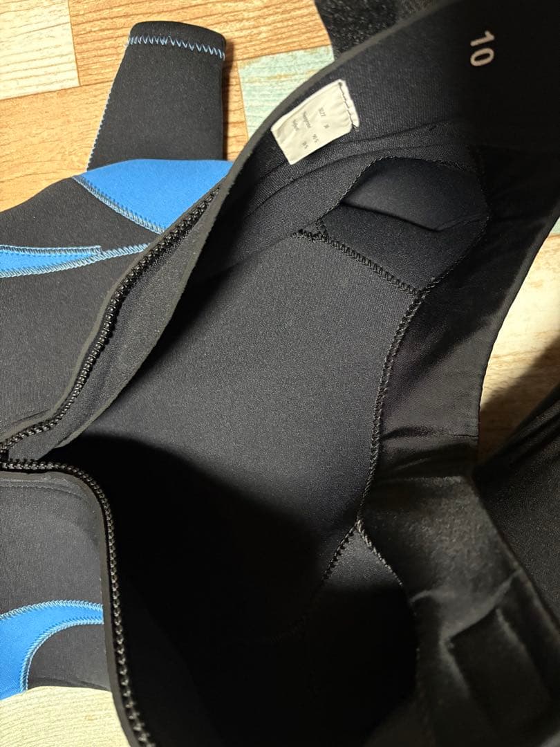 Z-Kids☆新品ウエットスーツ（10号）参考数値 身長137cm体重33.1g