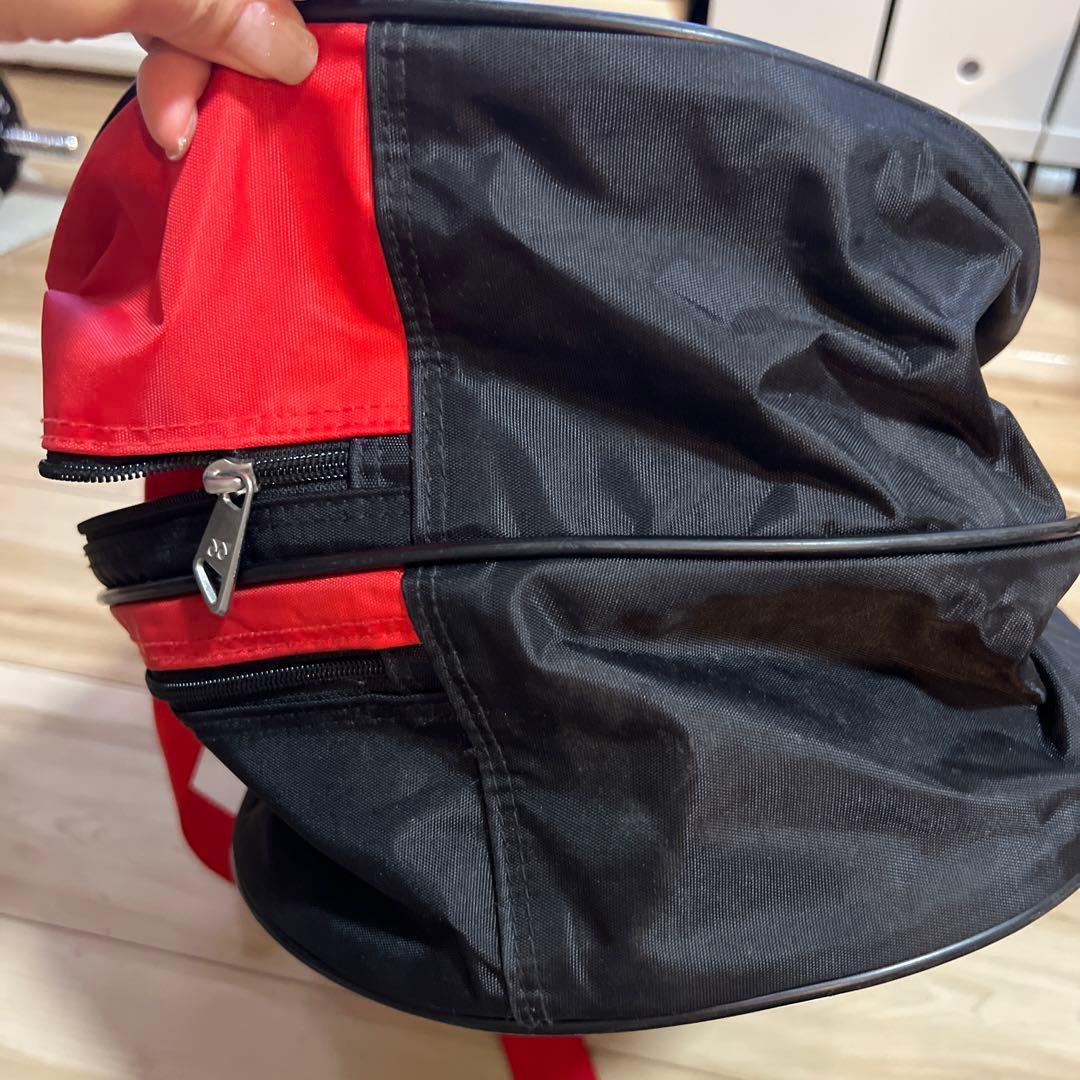 バドミントン ラケットバッグ② YONEX赤×黒 桃田サイン入 折らずに発送可能