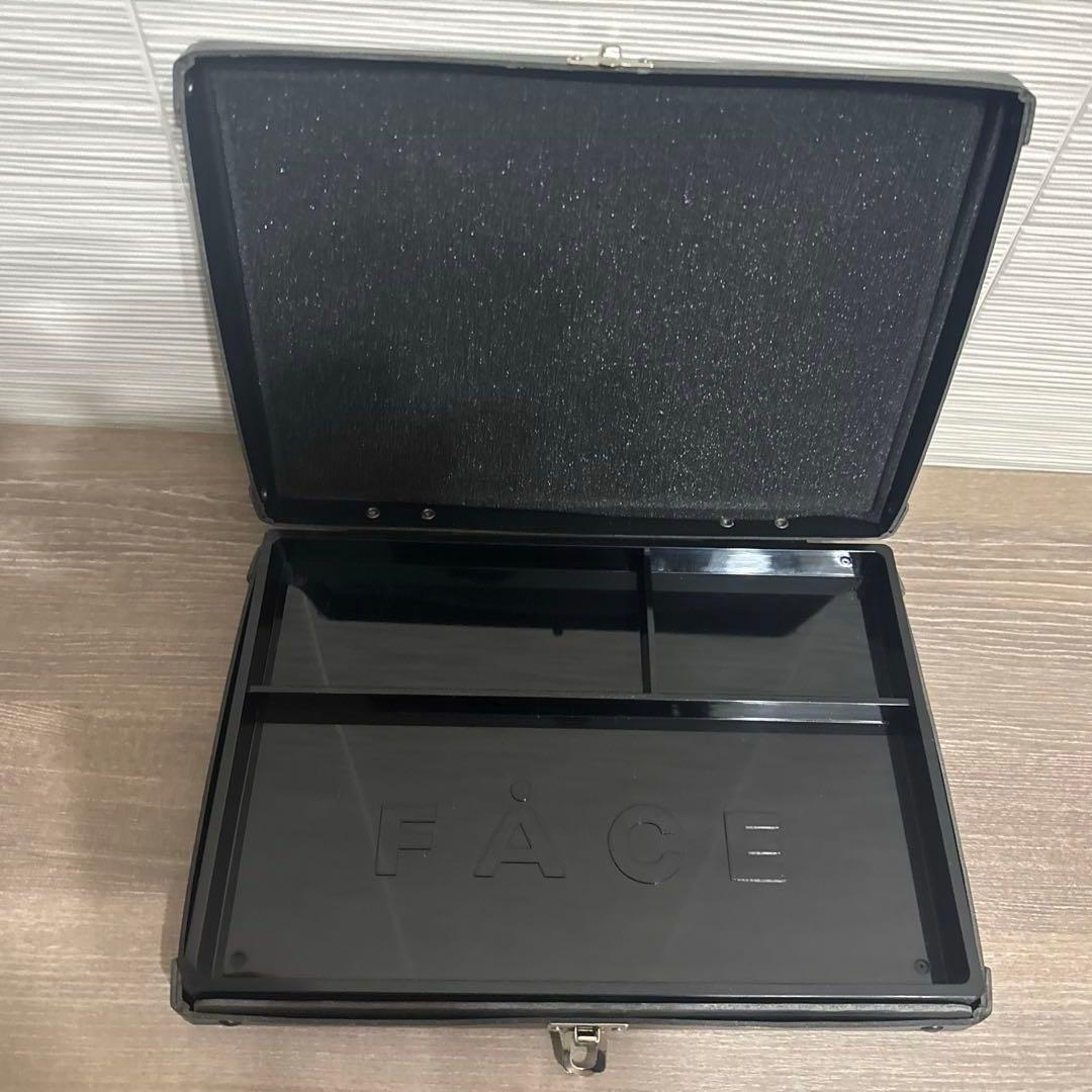 ♦️美品♦️ ワミレス　FÄCE ジ カラーズ 36 アイシャドウパレット