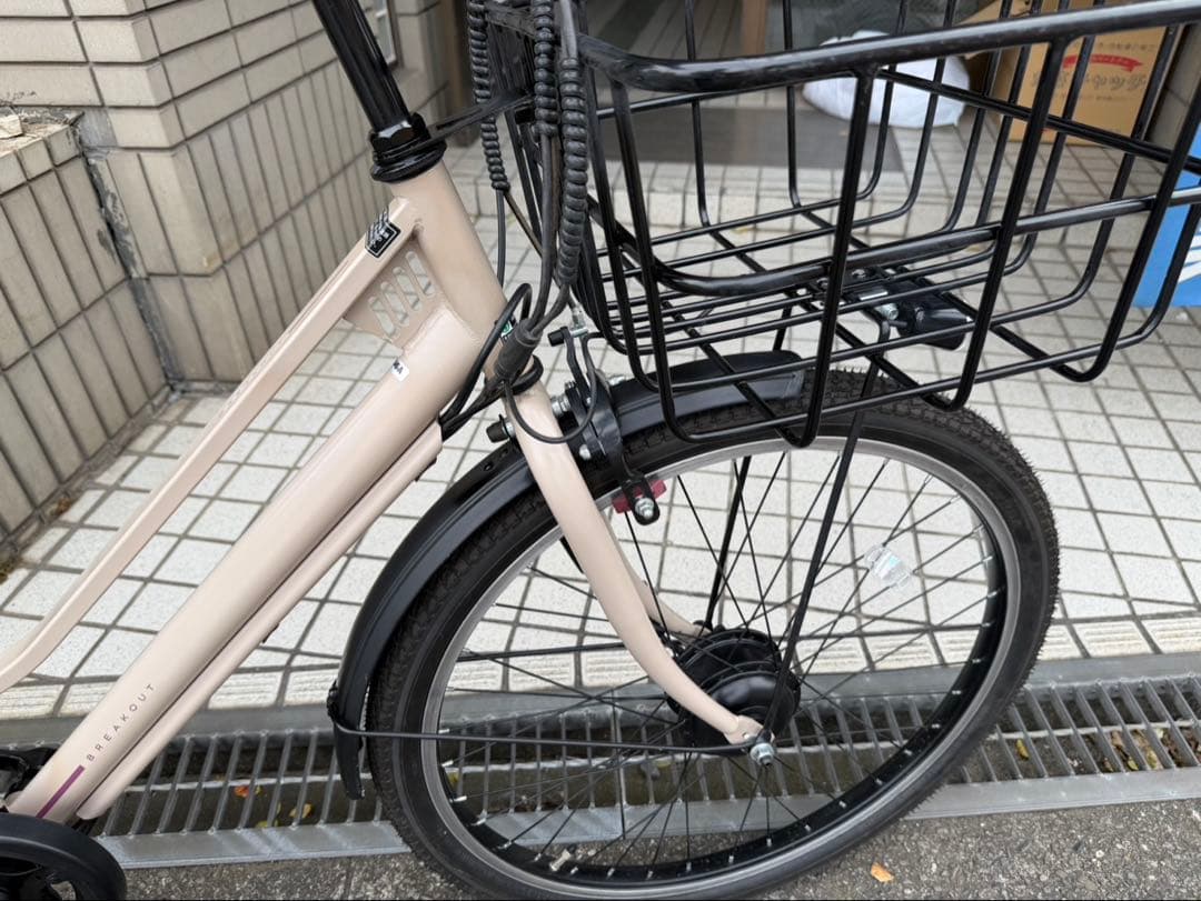 BREAKOUT電動アシスト 26インチ 外装6段変速 鍵付き 充電器あり
