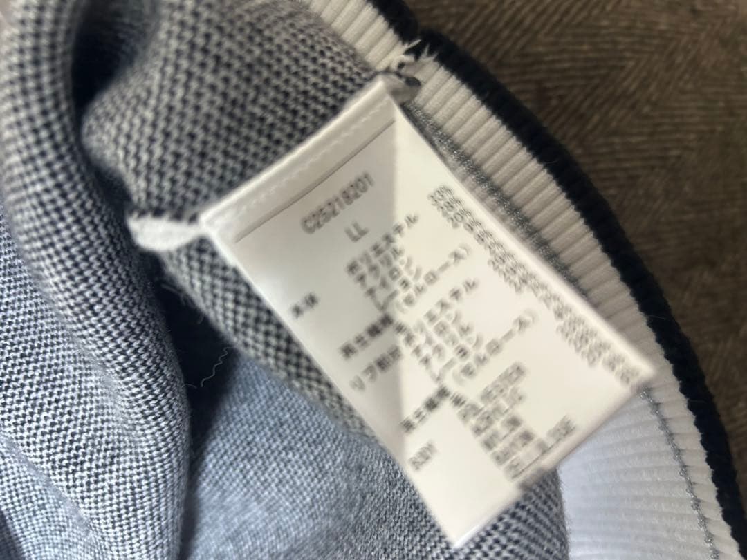 クルーネックストーン付きニット