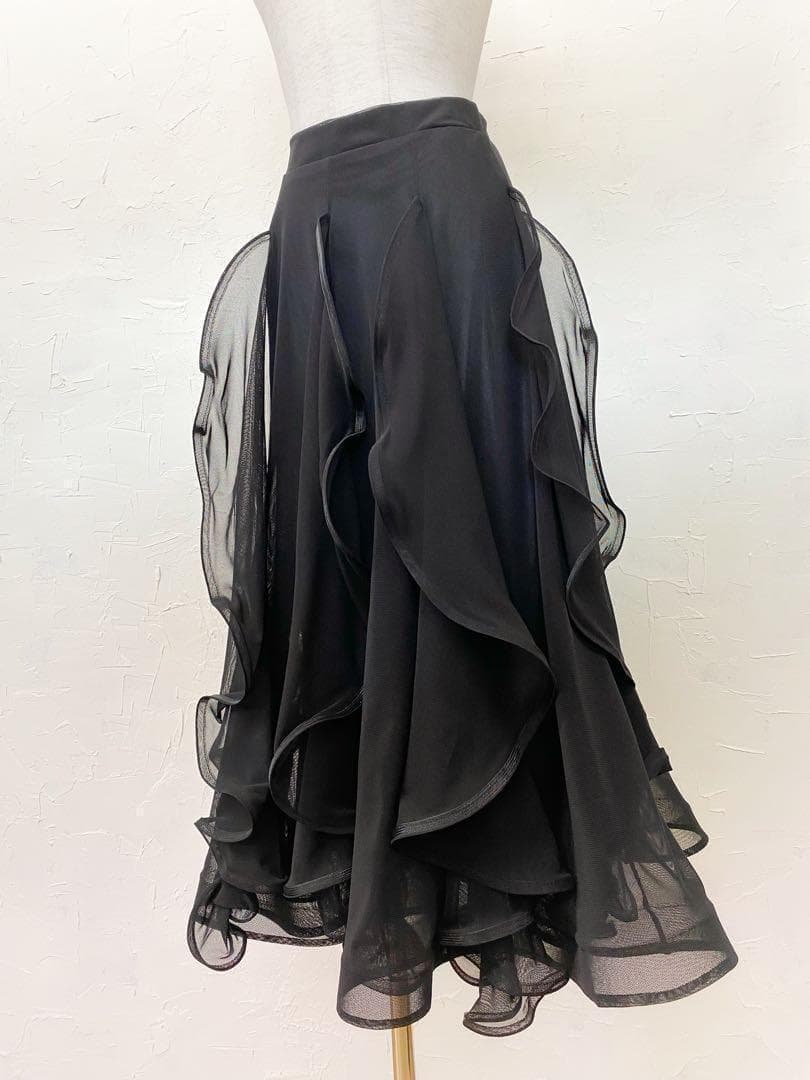 【ボリューミー】新品　フリルふりふりロングスカート 黒 ｍ160