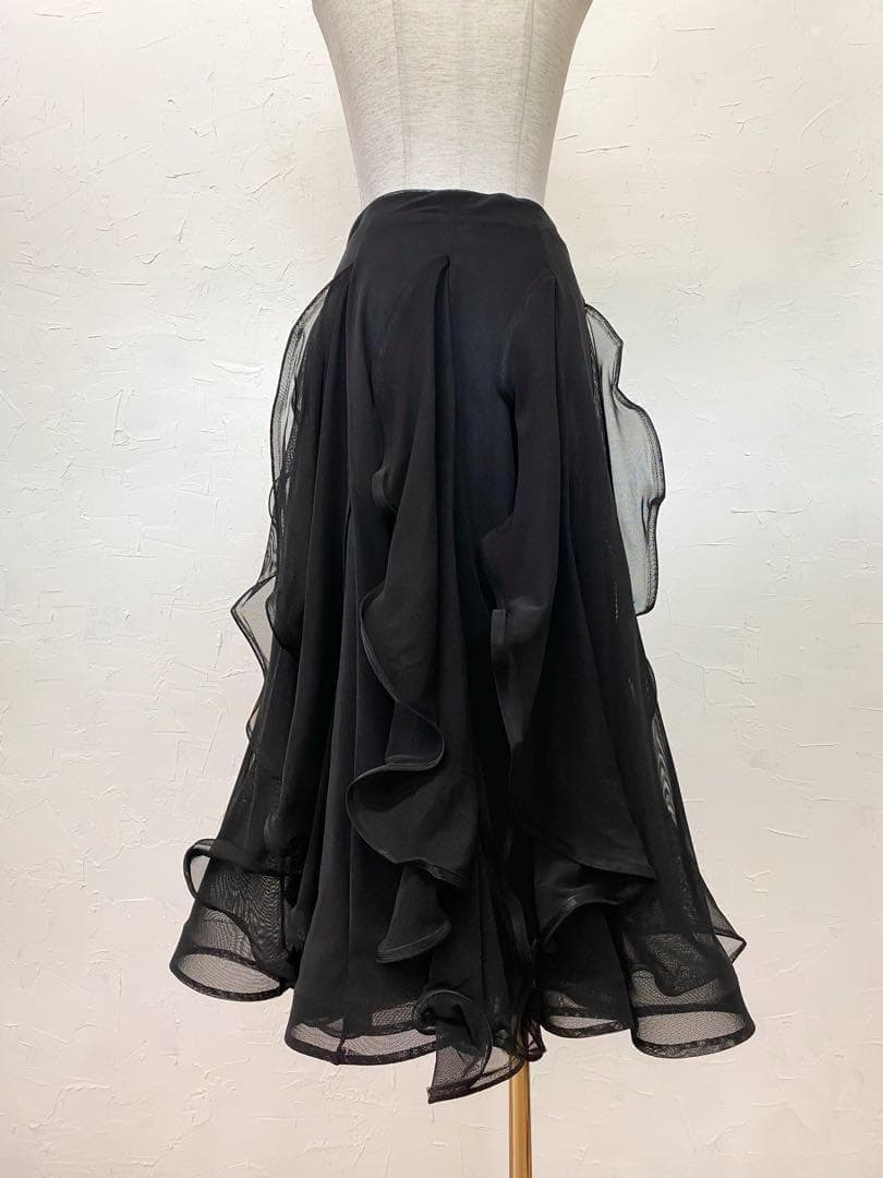 【ボリューミー】新品　フリルふりふりロングスカート 黒 ｍ160