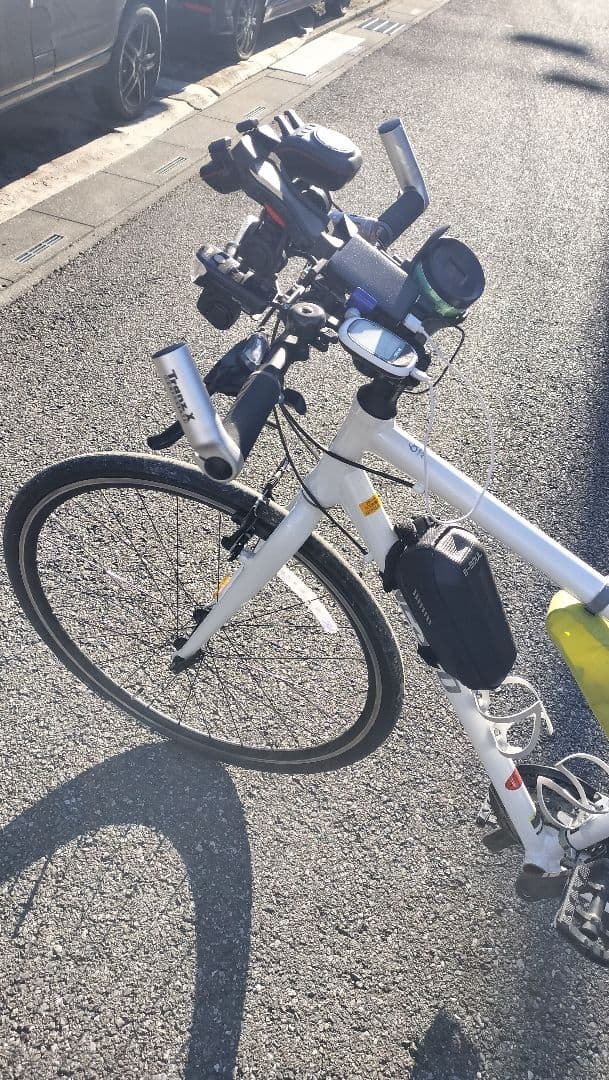 NESTOスポーツバイク ホワイト DETONATORタイヤ700✖32c