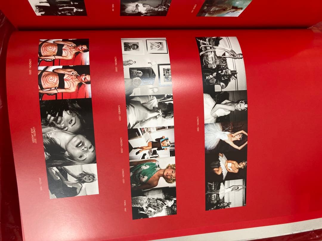 アート・デザイン・音楽 KATE MOSS BY MARIO TESTINO