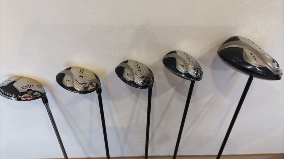 レディース☆ほぼ新品ゴルフバック&ゼクシオ6代目フル14本セット（傷あり）