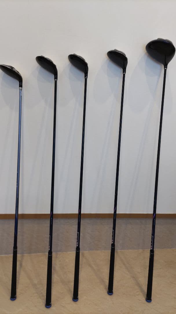 レディース☆ほぼ新品ゴルフバック&ゼクシオ6代目フル14本セット（傷あり）