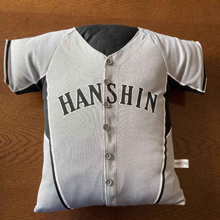 阪神タイガース　ホーム&ビジター・ユニフォーム型クッション（直筆サイン入り）