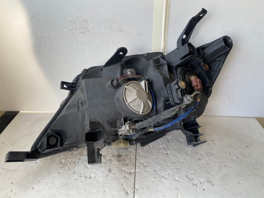 日産セレナ C26系 前期 純正ヘッドライト左右セットです。