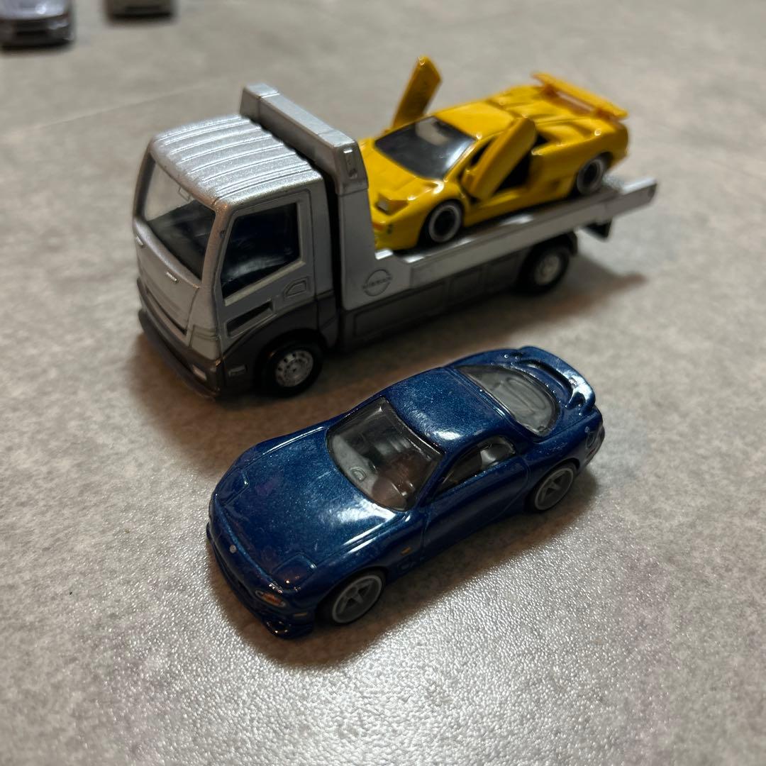 まとめ売りミニカー47台と駐車場・道路セット　トミカ　tomica