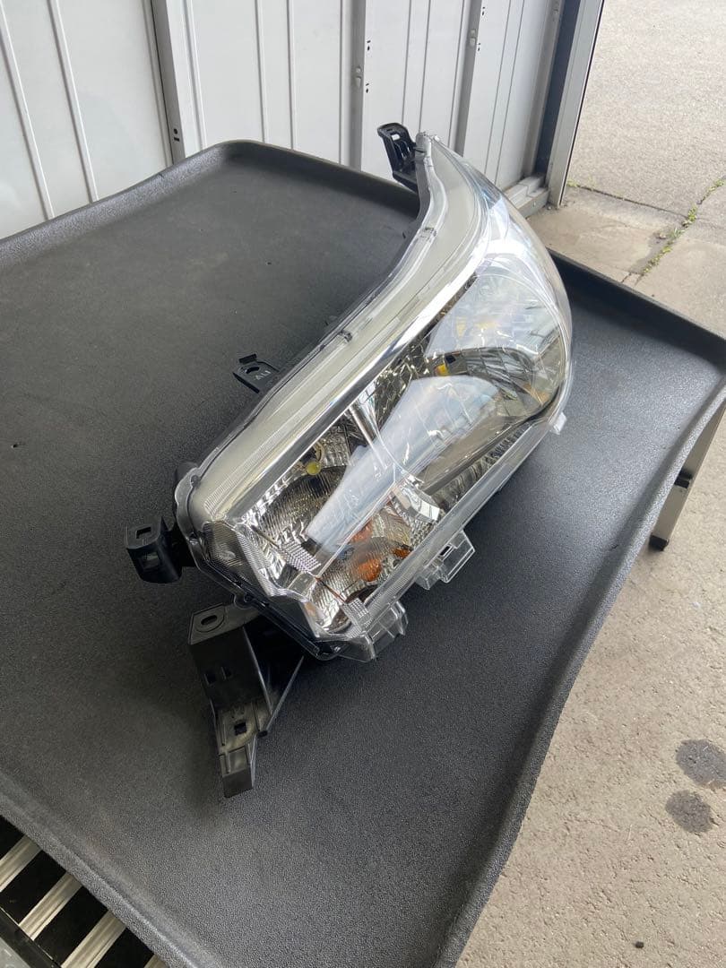 専用-GUN125 ハイラックス　前期X ヘッドライト　純正品
