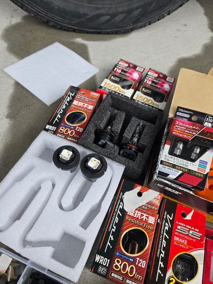 新車外し　ハイエース ワゴン　7型　200系　純正　ショック　その他