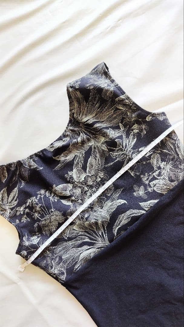 M～L/洗練されたボタニカル柄、黒のシックで大人っぽいフレンチ袖レオタード