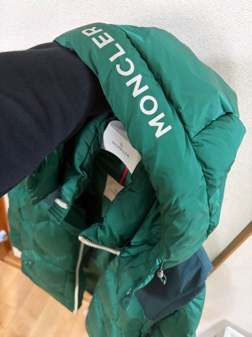 齋*匠様 超美品　モンクレール MONCLER ダウン　アウター　袖あり　フード