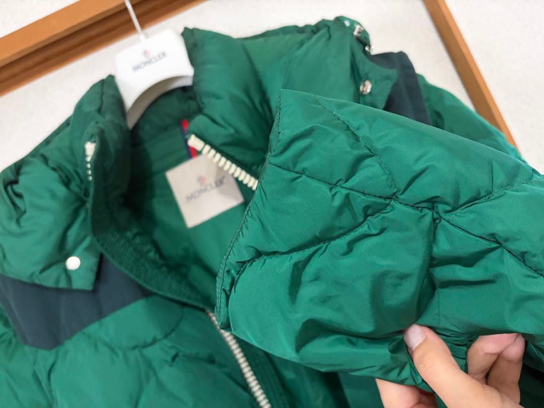 齋*匠様 超美品　モンクレール MONCLER ダウン　アウター　袖あり　フード