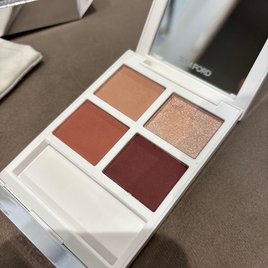 トムフォード 2025 ホリデー　アイカラークォード 01SN シャレーミンク