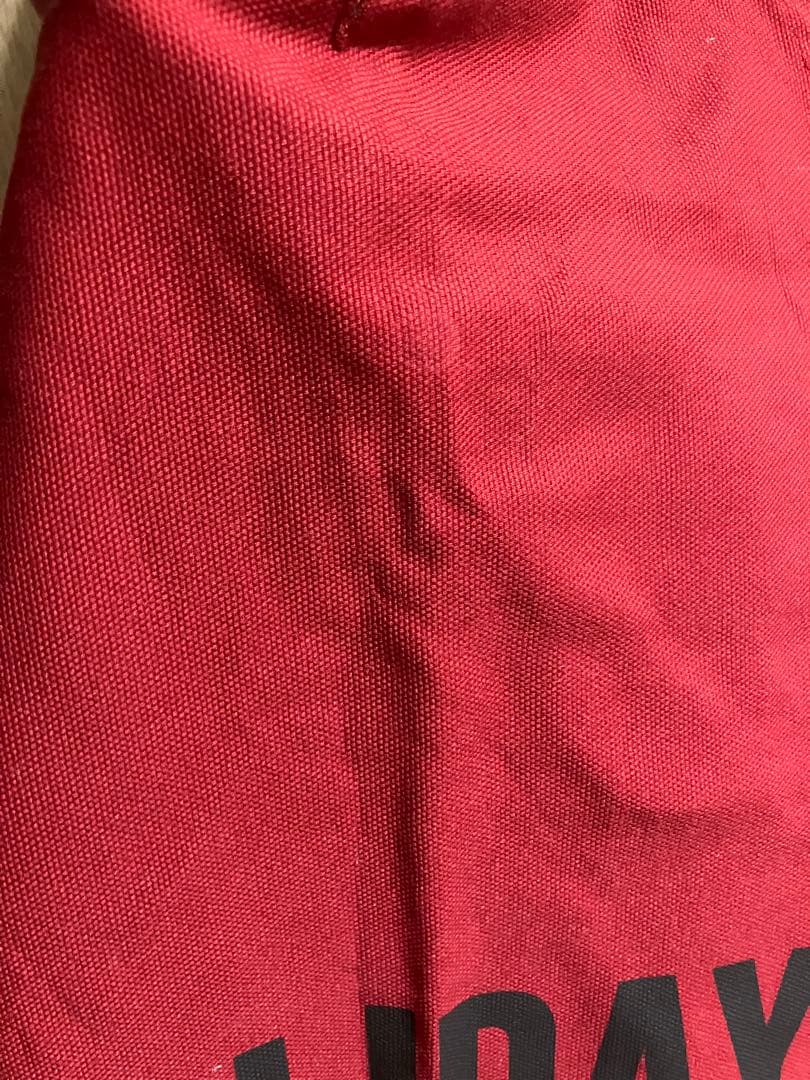 dresssen リバーシブルエプロン ワインレッド　HOLIDAY 缶バッジ付