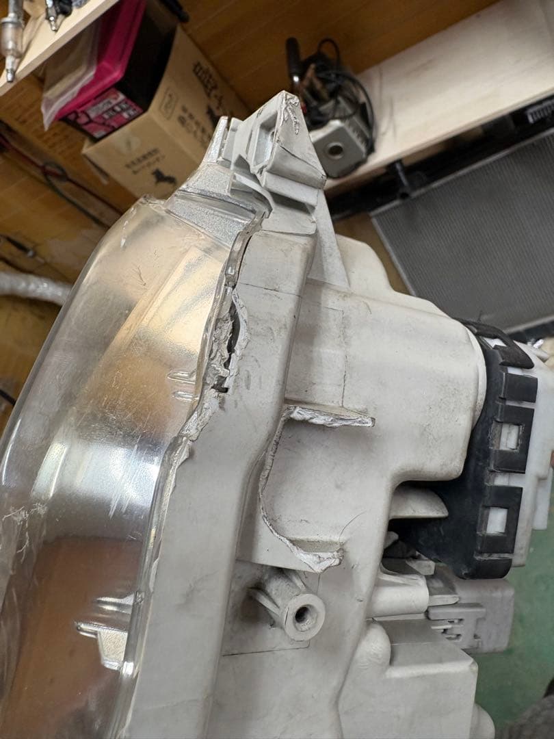 KDH201 右ヘッドライト　ジャンク