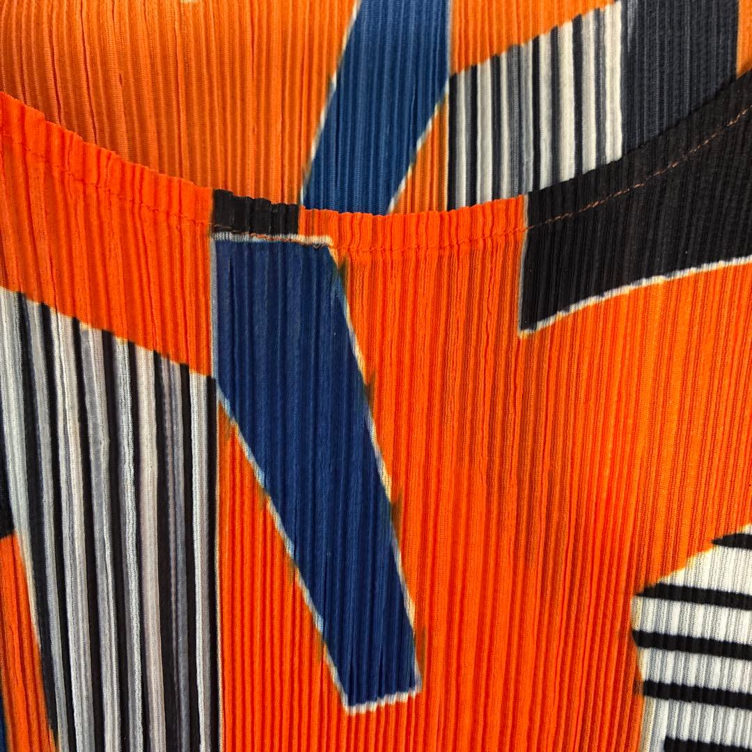 Deux−Placesフランス　プリーツ加工幾何学模様の長袖マキシ丈ワンピース