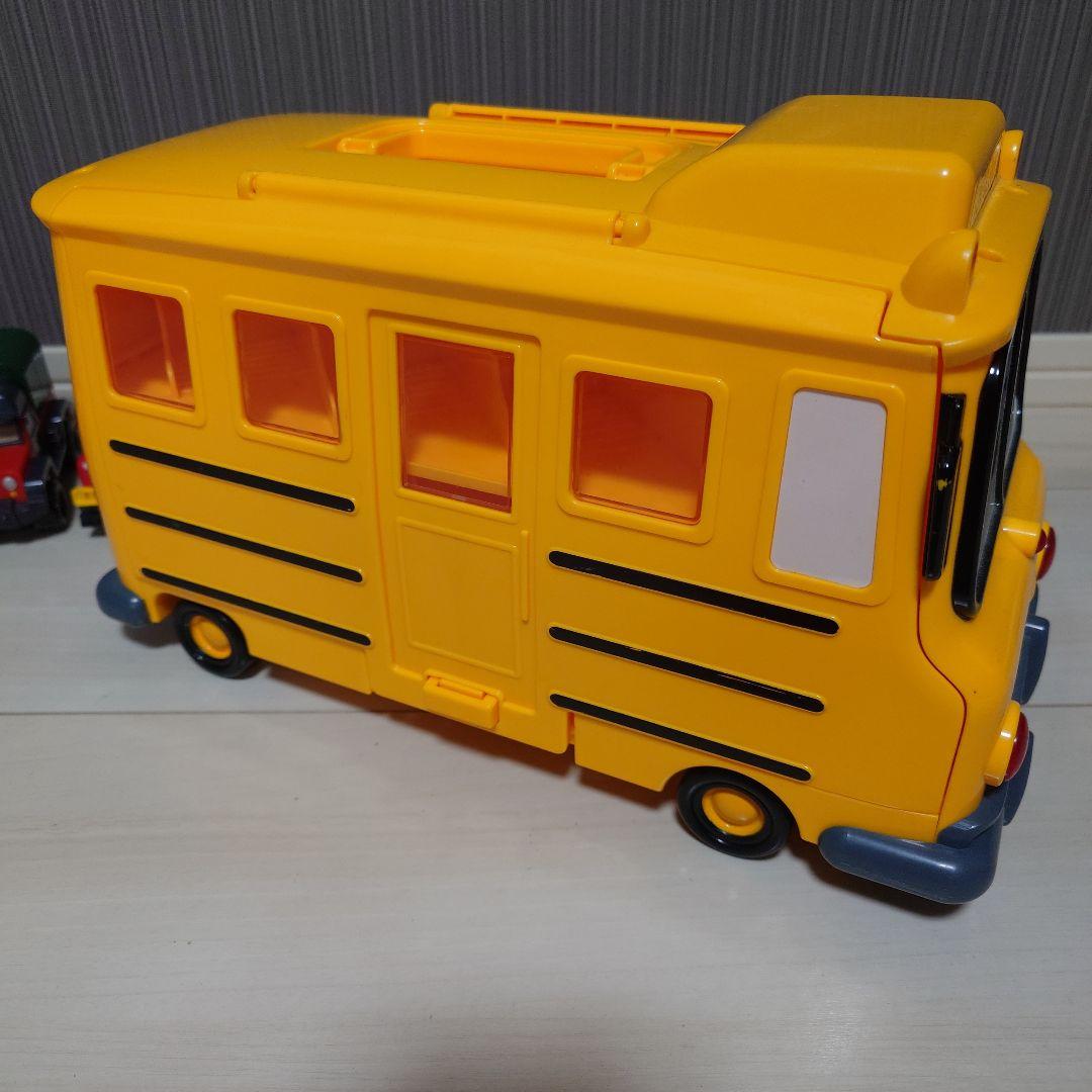 ロボカーポリー　変身変形ロボット　ダイキャスト　ミニカー　スクールビー　収納