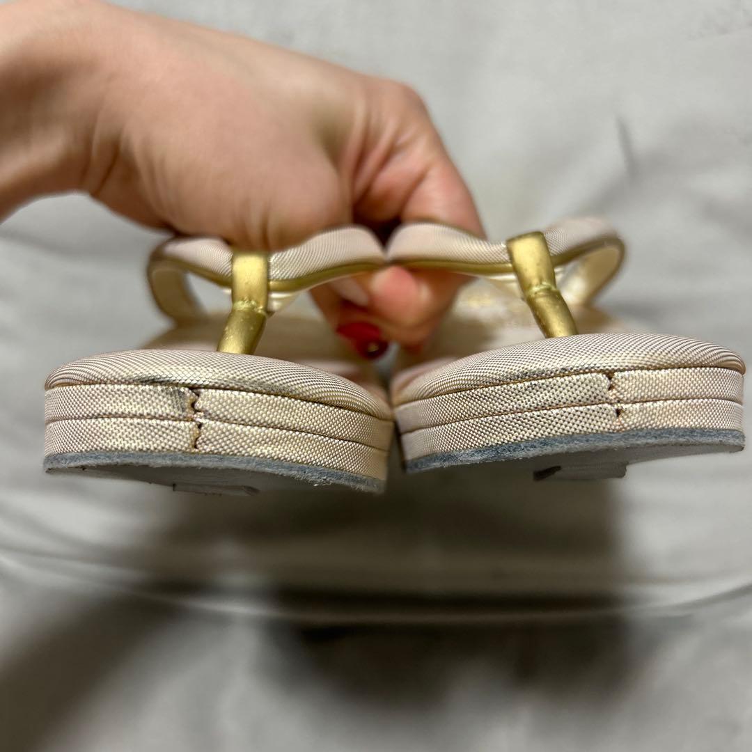 ベージュの花柄刺繍ハンドバッグと草履セット