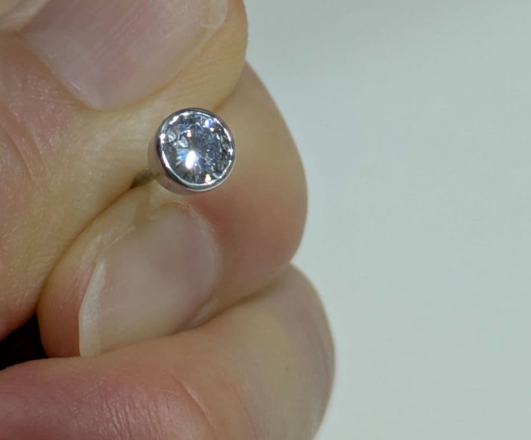 PT900　0.35カラット　ダイヤモンド　片耳　シンプル　ピアス