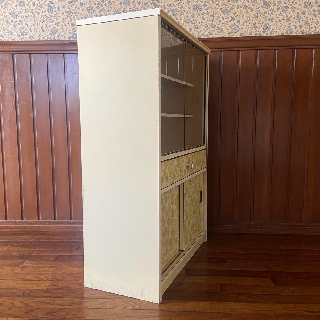 昭和レトロ　食器棚　花柄　レトロポップ　ガラス戸棚