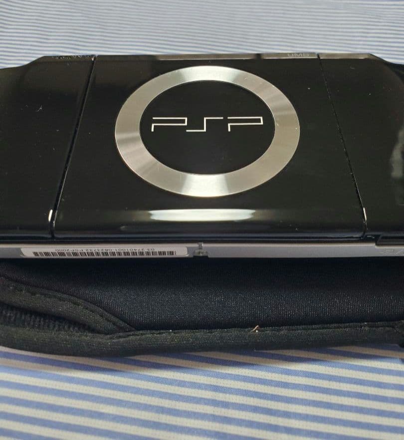 PSP-2000本体　ソフト2つセット