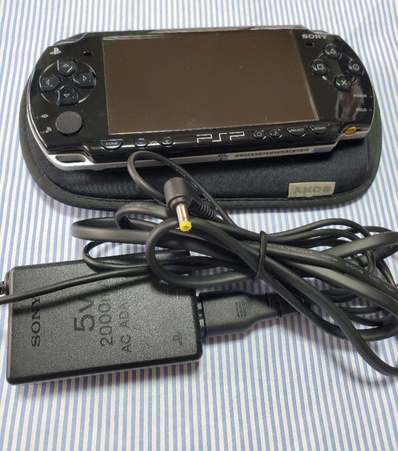 PSP-2000本体　ソフト2つセット
