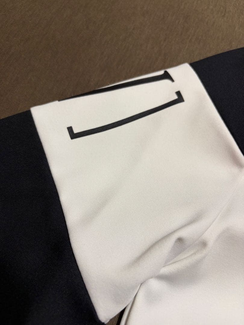 V12 長袖モックネック新品未使用品