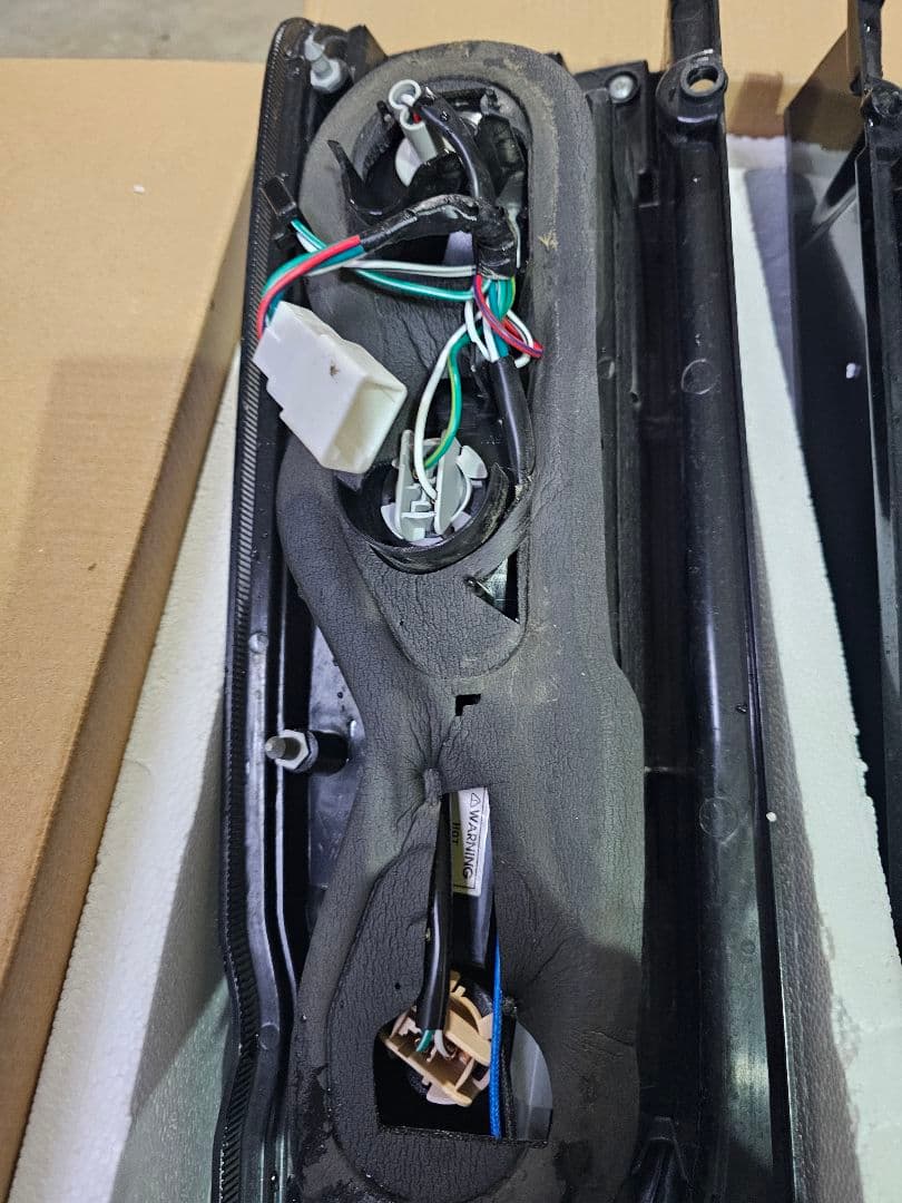 ボス　ハイエース　スモークLEDテールライト