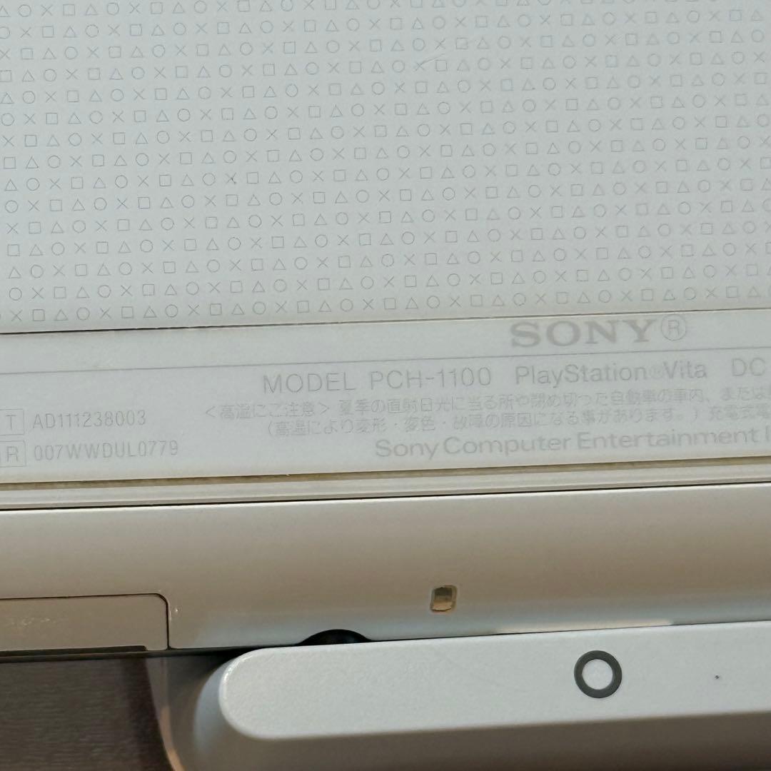 6-052 PSVITA PCH-1100 クリスタル・ホワイト 箱付き