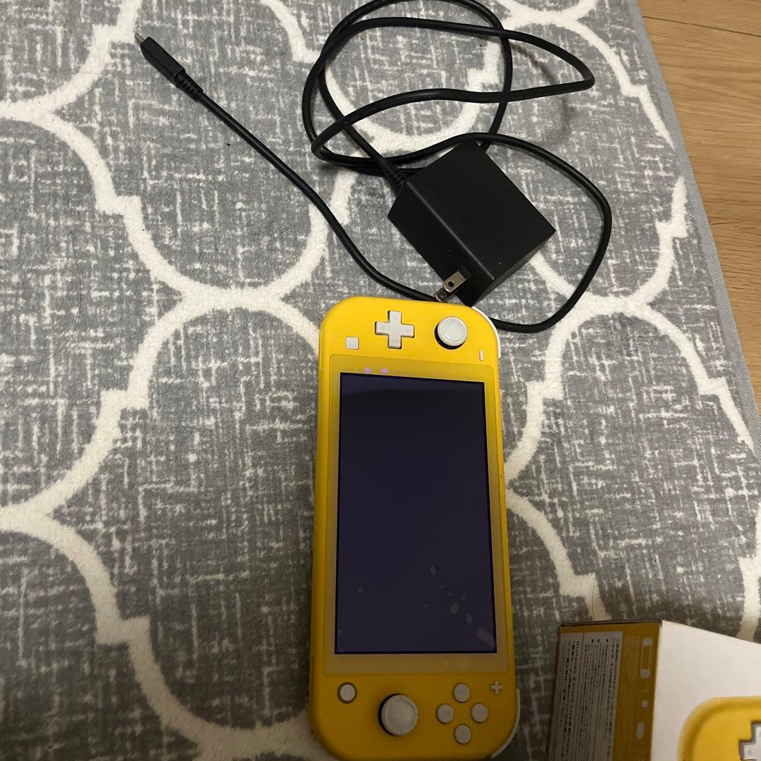 ニンテンドー　Switch Lite イエロー