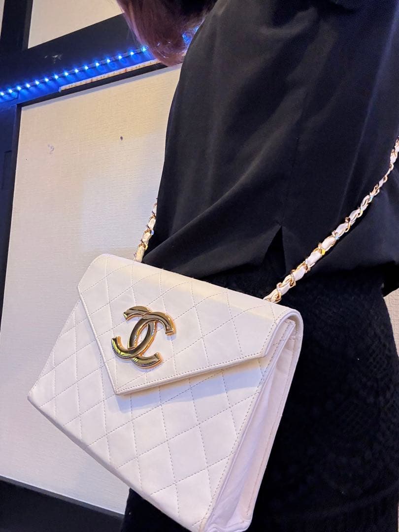 CHANEL（シャネル）のヴィンテージショルダーバッグ、ホワイトラムスキン