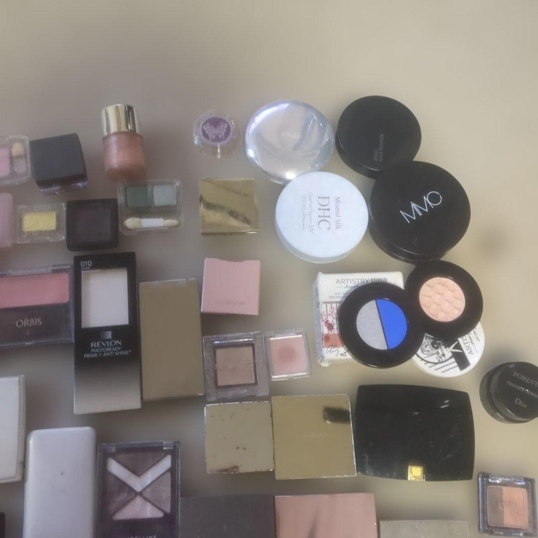 お化粧品ほとんど全てデパコスまとめ売り限定品やオマケ♡も有り約110点位