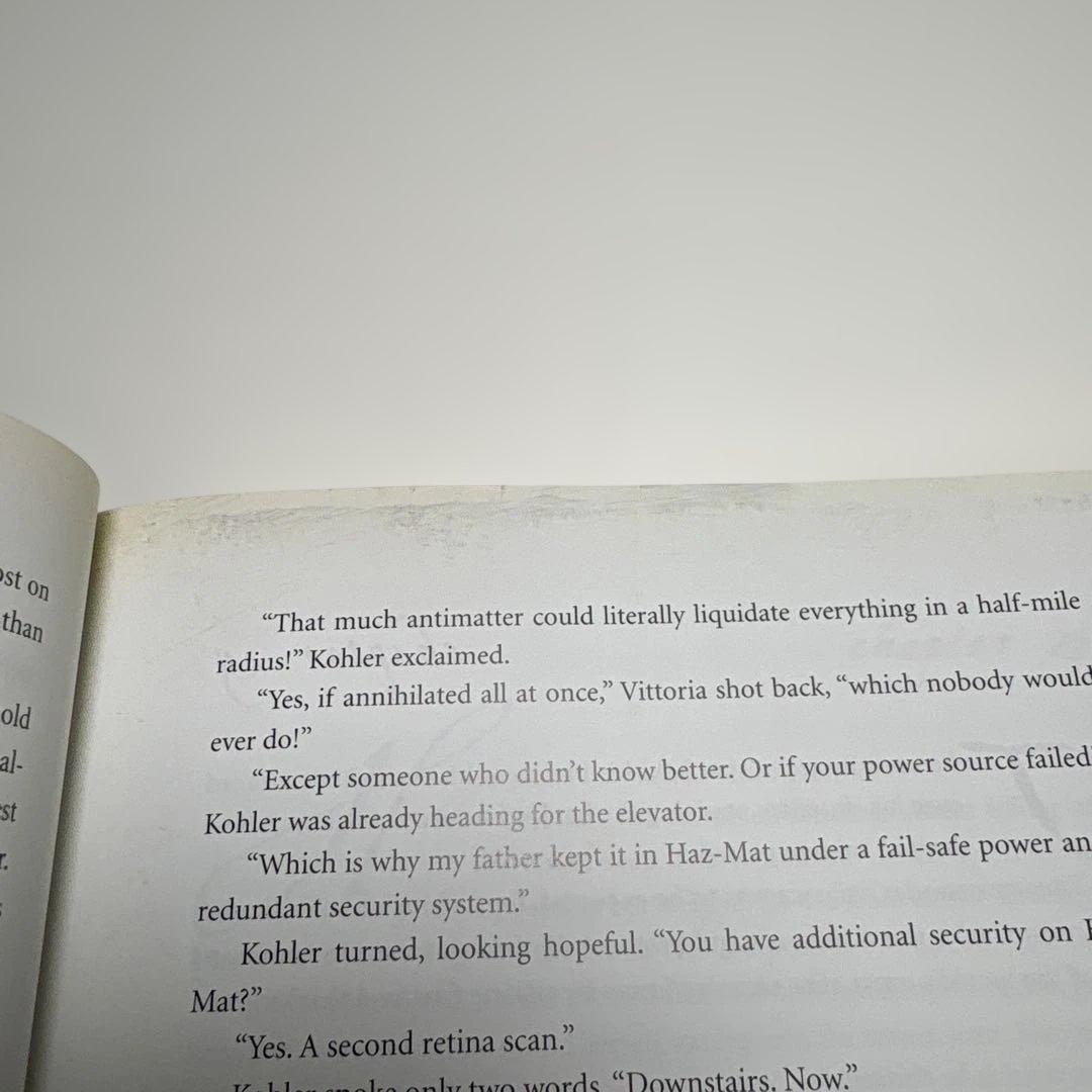 洋書 Angels And Demons: Illustrated Edition