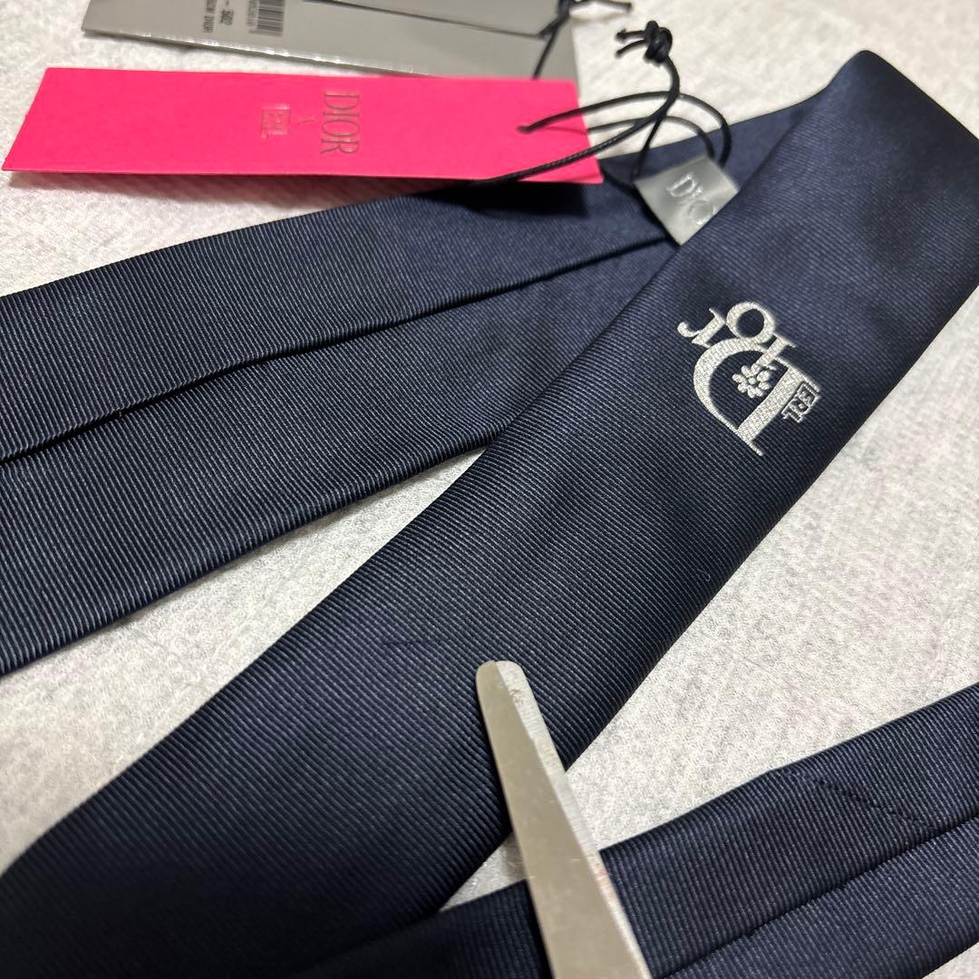 DIOR × ERL コラボ　ネクタイ　ネイビー　ナロータイ　ロゴ　希少