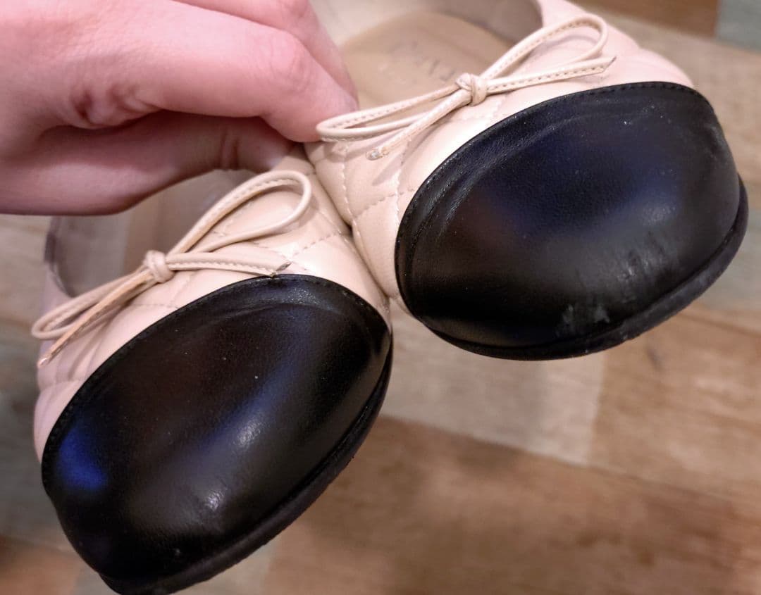 DIANA キルティングフラットシューズ ベージュ/ブラック