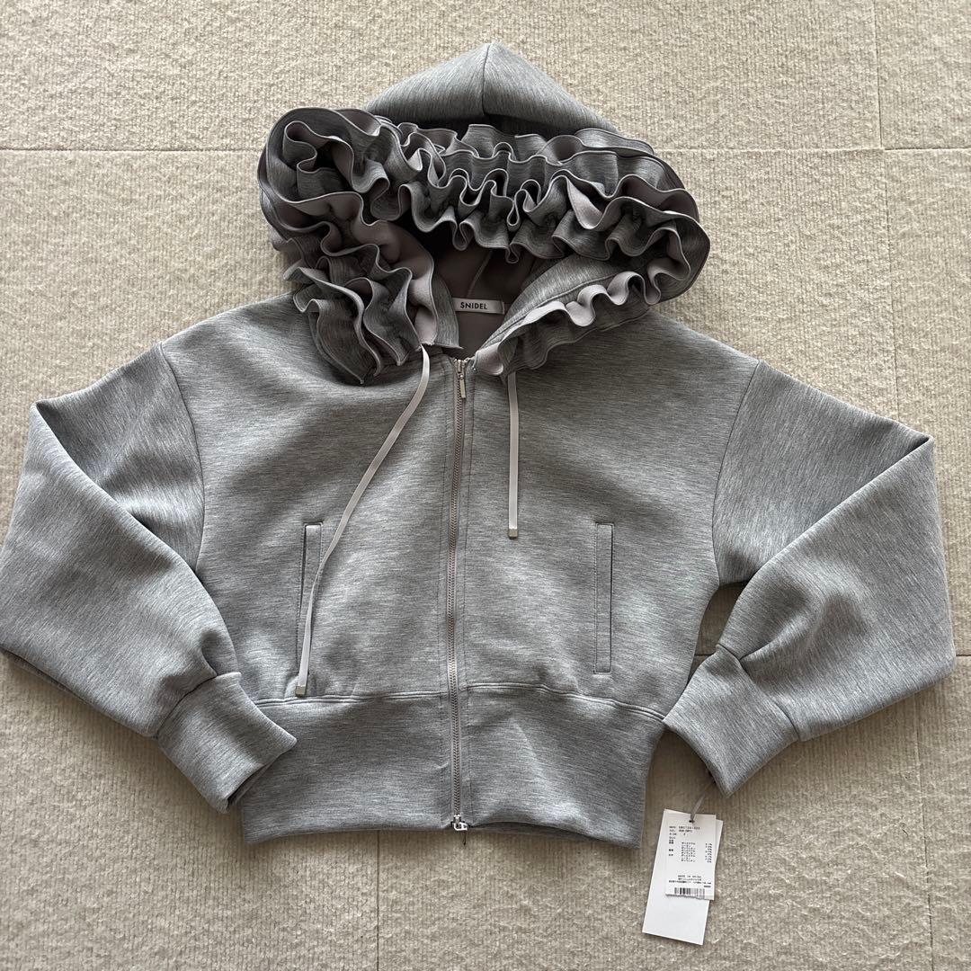 SNIDEL 新作 フリルショートジップパーカー　グレー