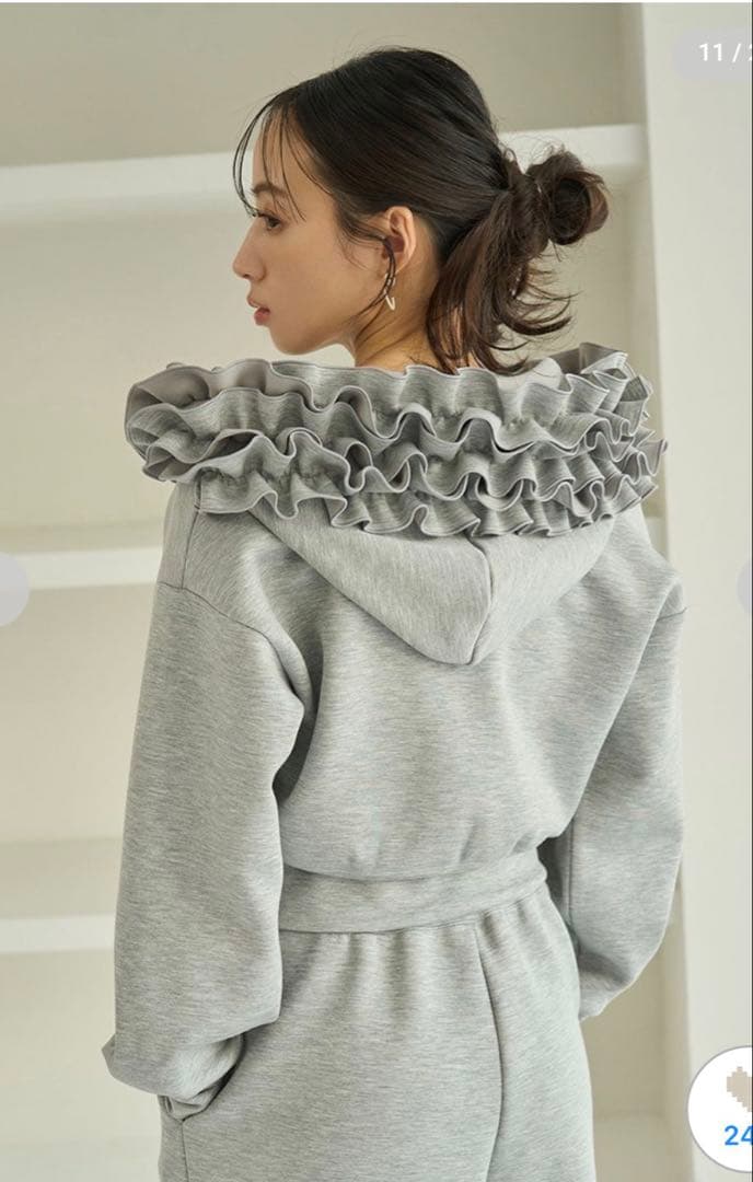 SNIDEL 新作 フリルショートジップパーカー　グレー